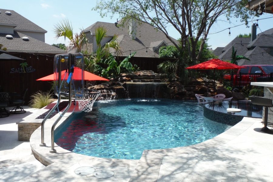 Custom pools built by H2 Outdoor Design in Frisco
